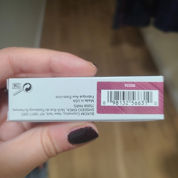 Plumping Buxom Bold Red Lipstick - Picture 4 of 5